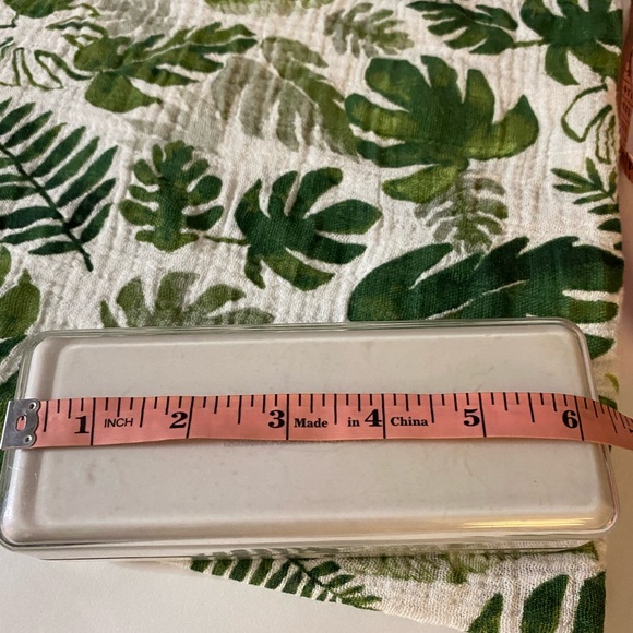 DKNY Clear/white Hard Glasses Case - Picture 8 of 10